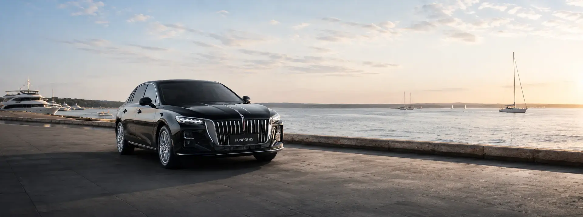Hongqi H5 на эксклюзивной экспозиции в яхт-клубе «Геркулес» Hongqi H5 на эксклюзивной экспозиции в яхт-клубе «Геркулес»