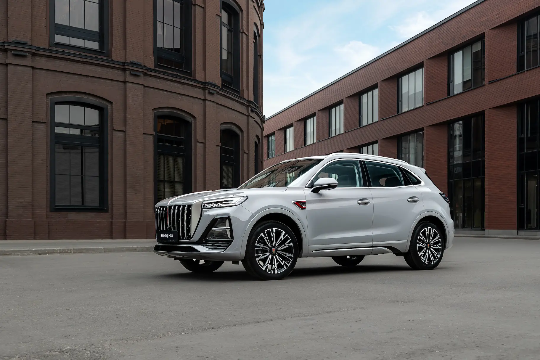 Две модели Hongqi получили первые места в исследовании AQR