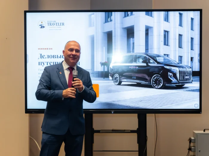 Минивэн HQ9 и кроссовер HS5 принесли Hongqi две туристические награды